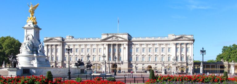 Panoramic image of Buckingham Palace